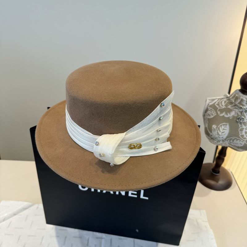 Valentino top hat (135)