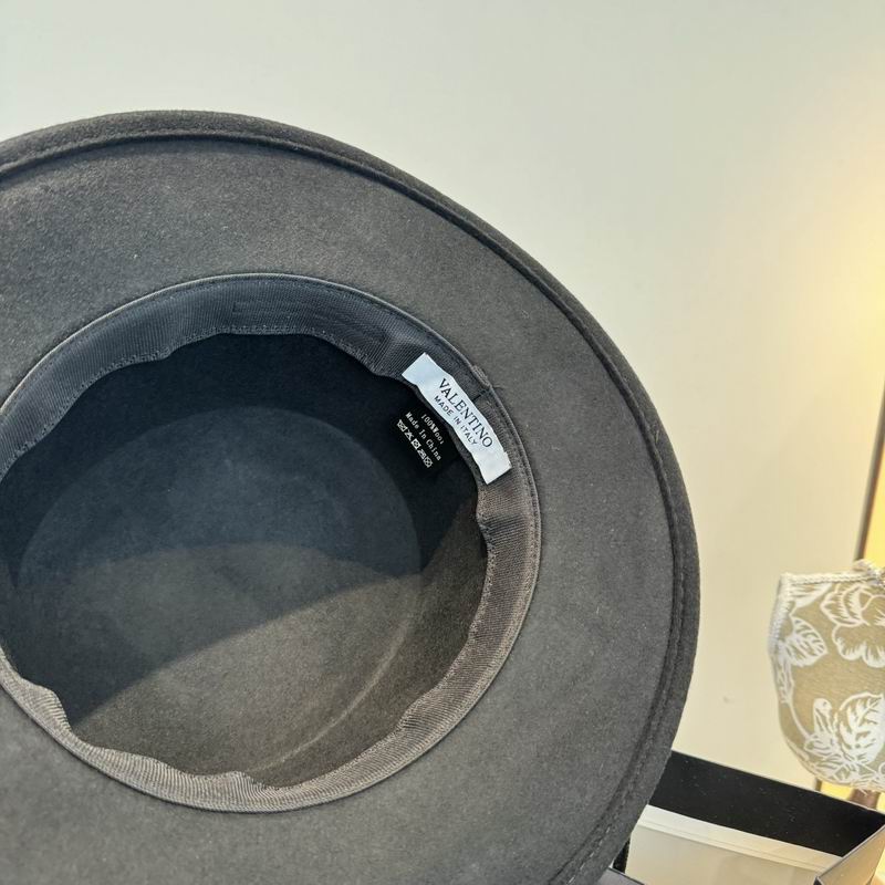 Valentino top hat (157)