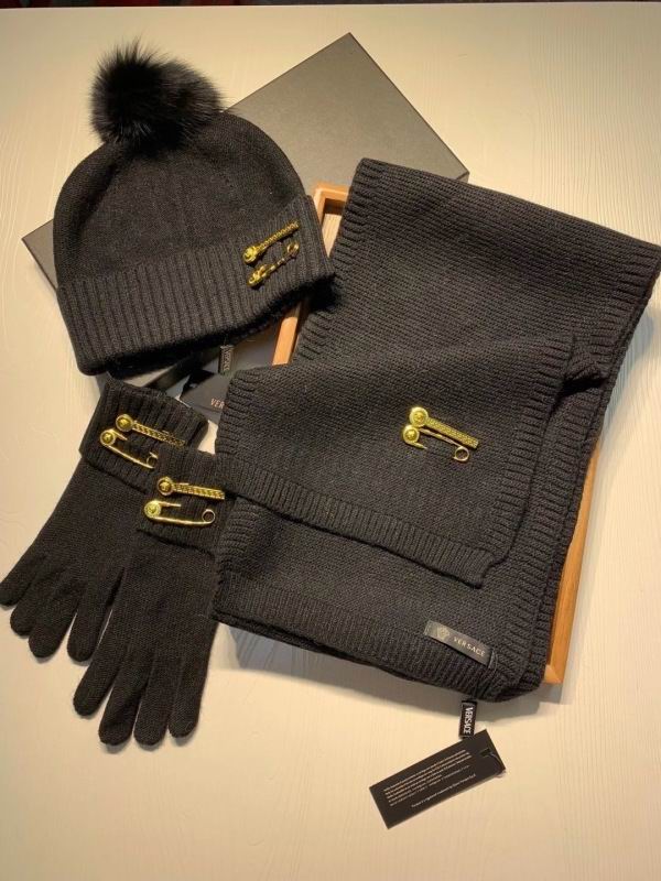 Versace scarf hat gloves hm (2)