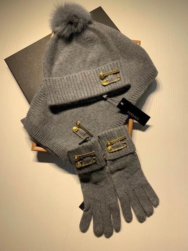 Versace scarf hat gloves hm (3)