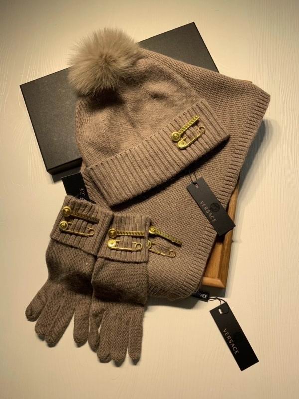 Versace scarf hat gloves hm (4)