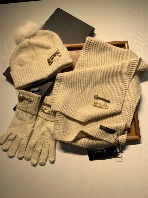 Versace scarf hat gloves hm (5)