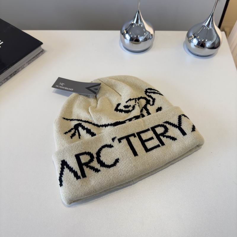 Arcteryx hat (327)