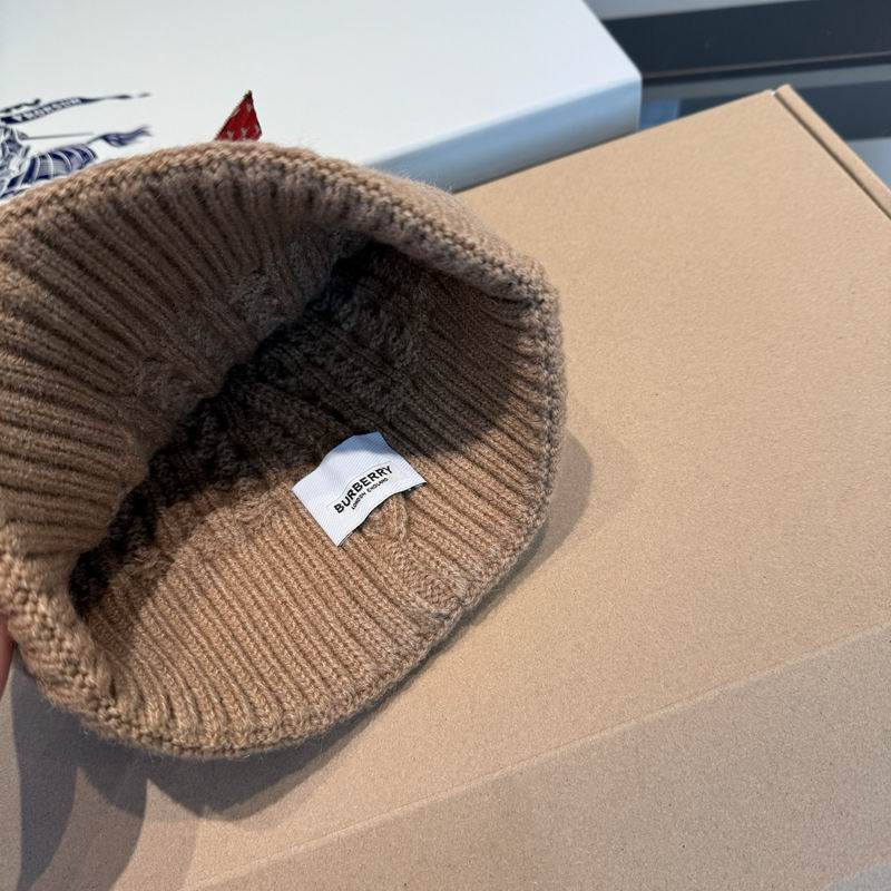 Burberry hat (681)