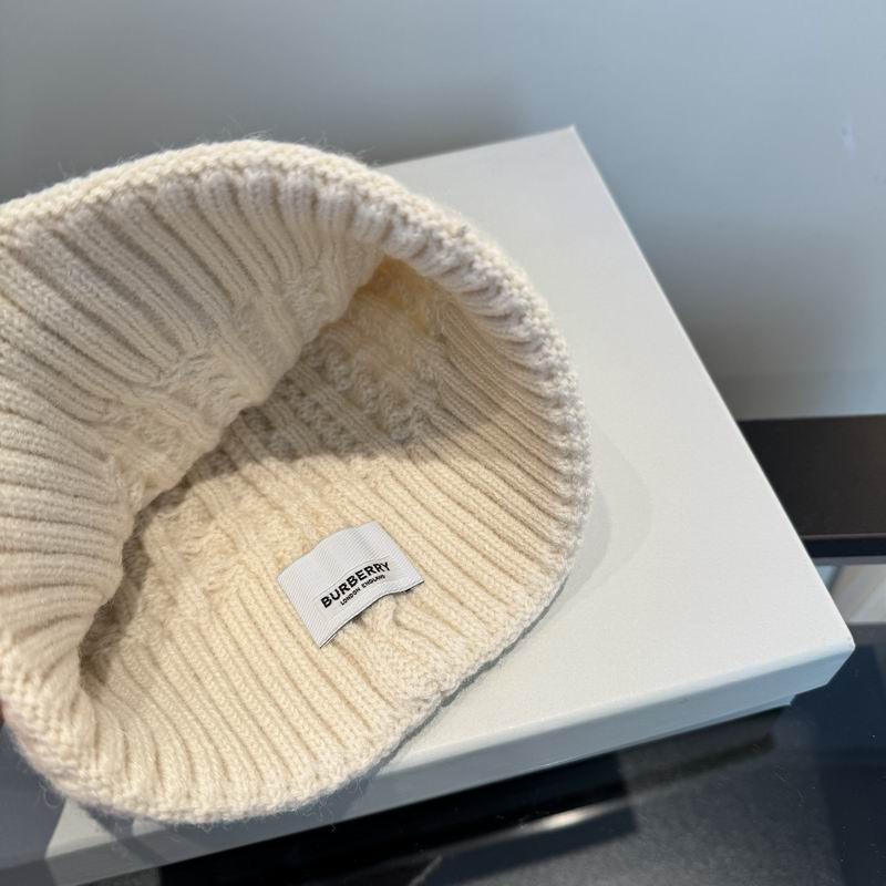 Burberry hat (690)