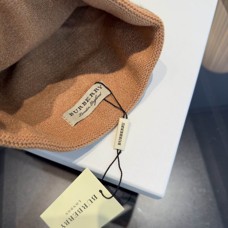 Burberry hat (949)
