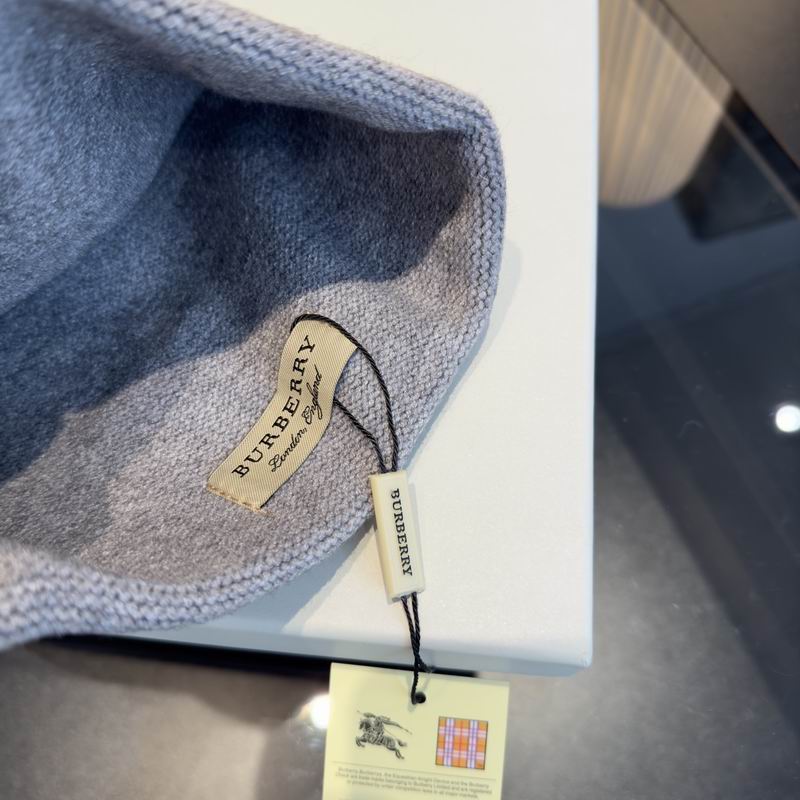Burberry hat (958)