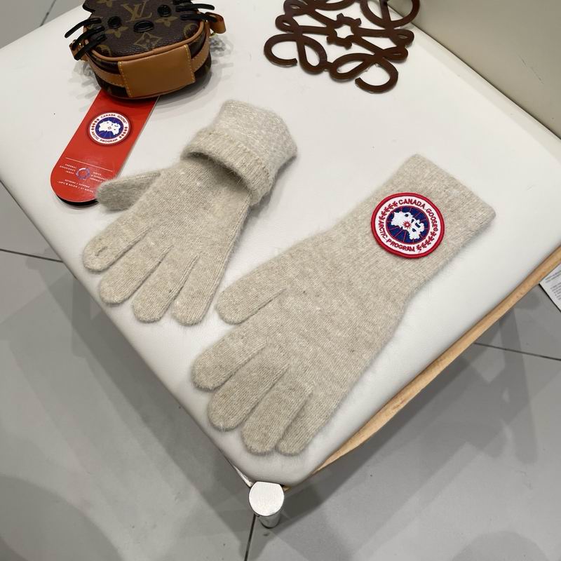 Canada Goose gloves 34 (30)