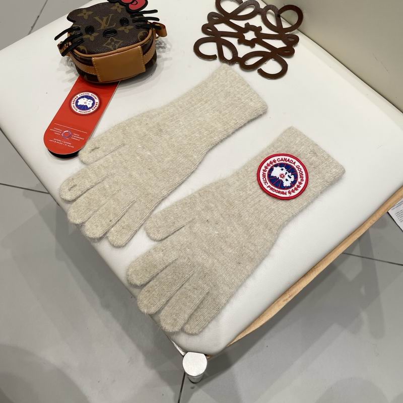 Canada Goose gloves 34 (31)