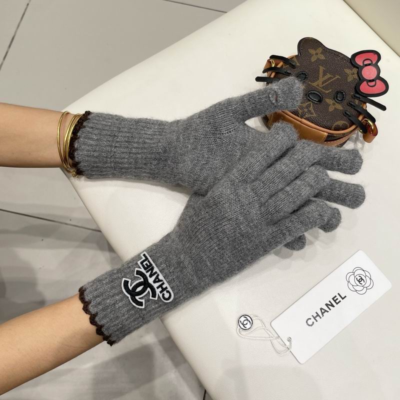 Chanel Gloves 43 (20)