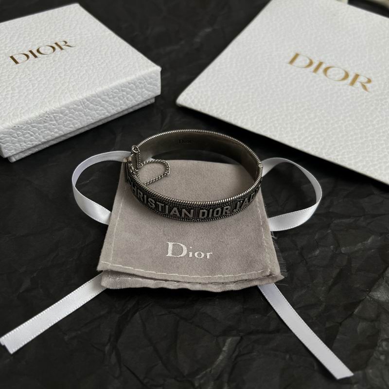 Dior Bracelet 09yxx19 (7)
