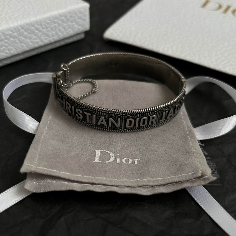 Dior Bracelet 09yxx19 (9)