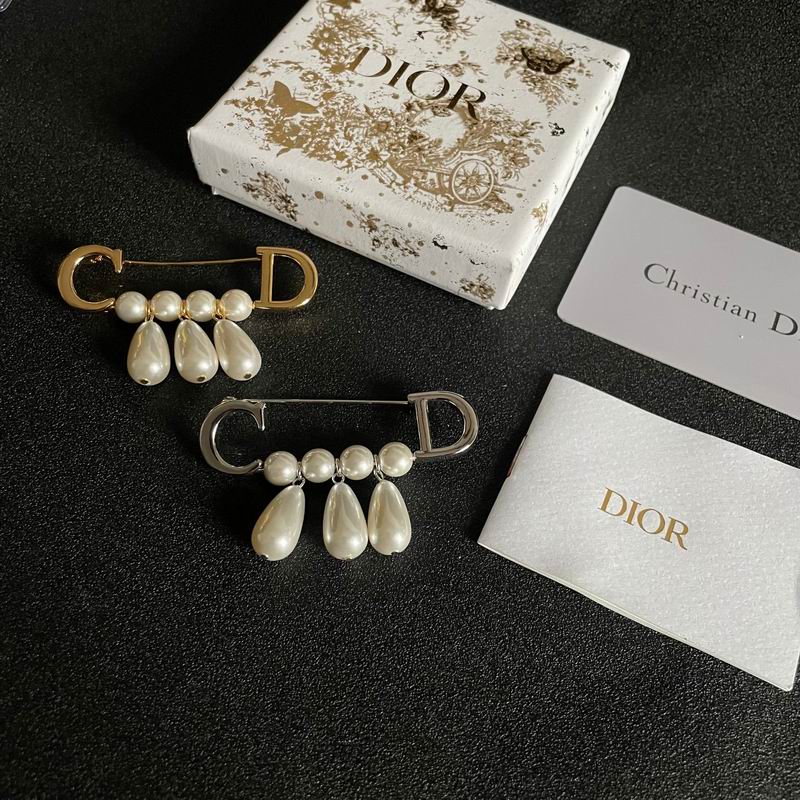 Dior Brooch 09yxx01 (1)