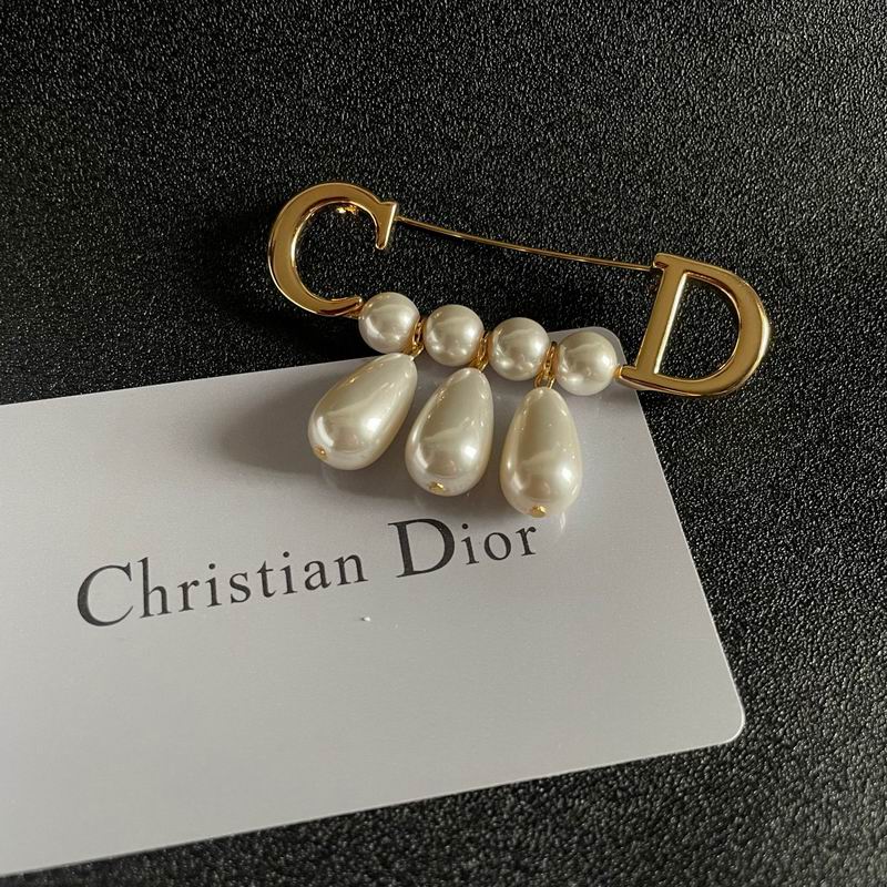 Dior Brooch 09yxx01 (2)
