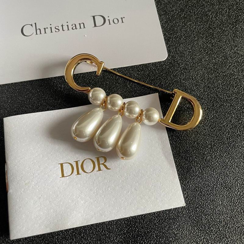 Dior Brooch 09yxx01 (3)