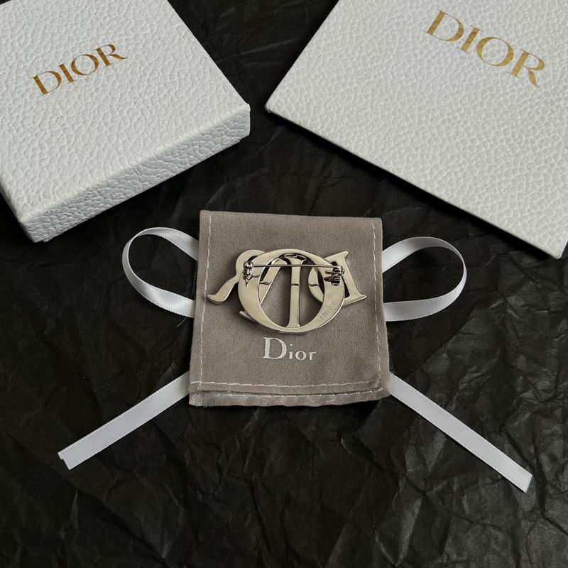 Dior Brooch 11yxx08 (7)