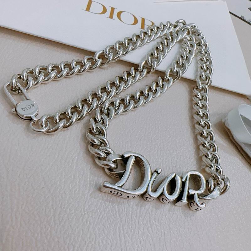 Dior Necklace 10yxx75 (3)