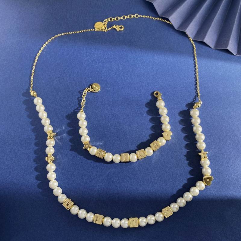 Dior Suits 09yxx10 (1)