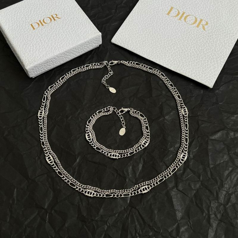 Dior Suits 10yxx25 (1)