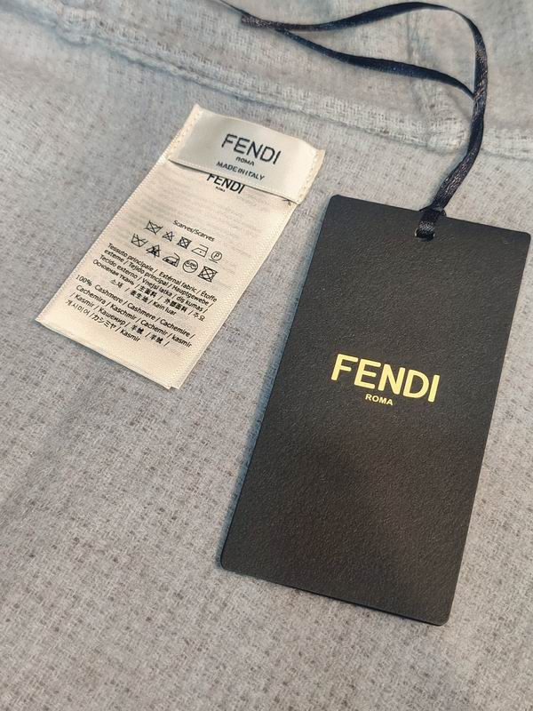 Fendi cloak 135X155cm E14 (1)
