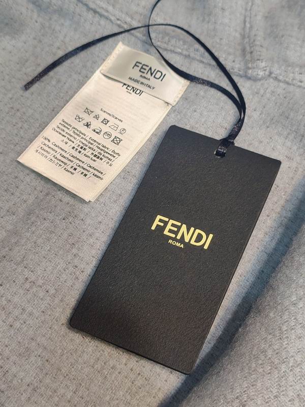 Fendi cloak 135X155cm E14 (3)