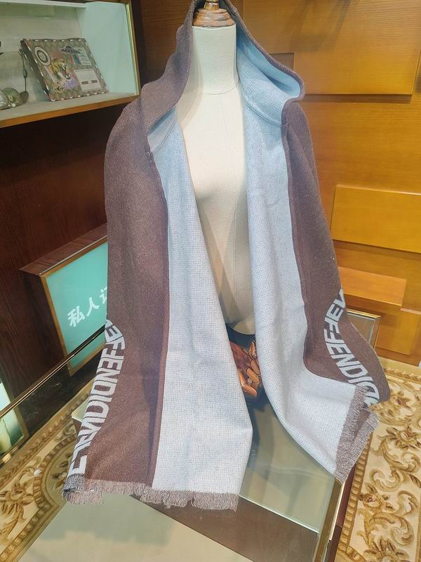 Fendi cloak 135X155cm E14 (8)