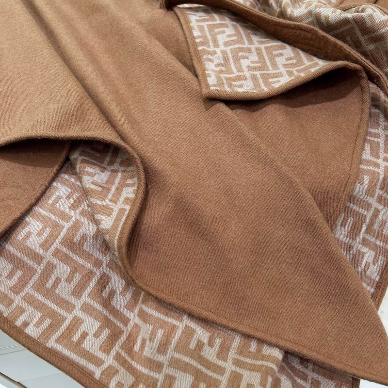 Fendi cloak E19 (13)
