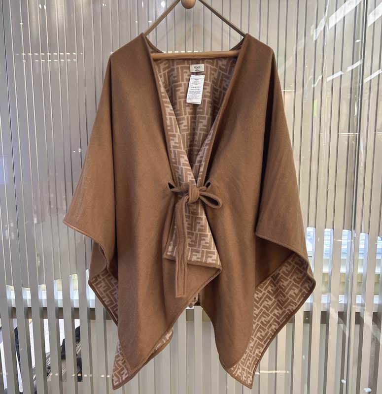 Fendi cloak E19 (17)