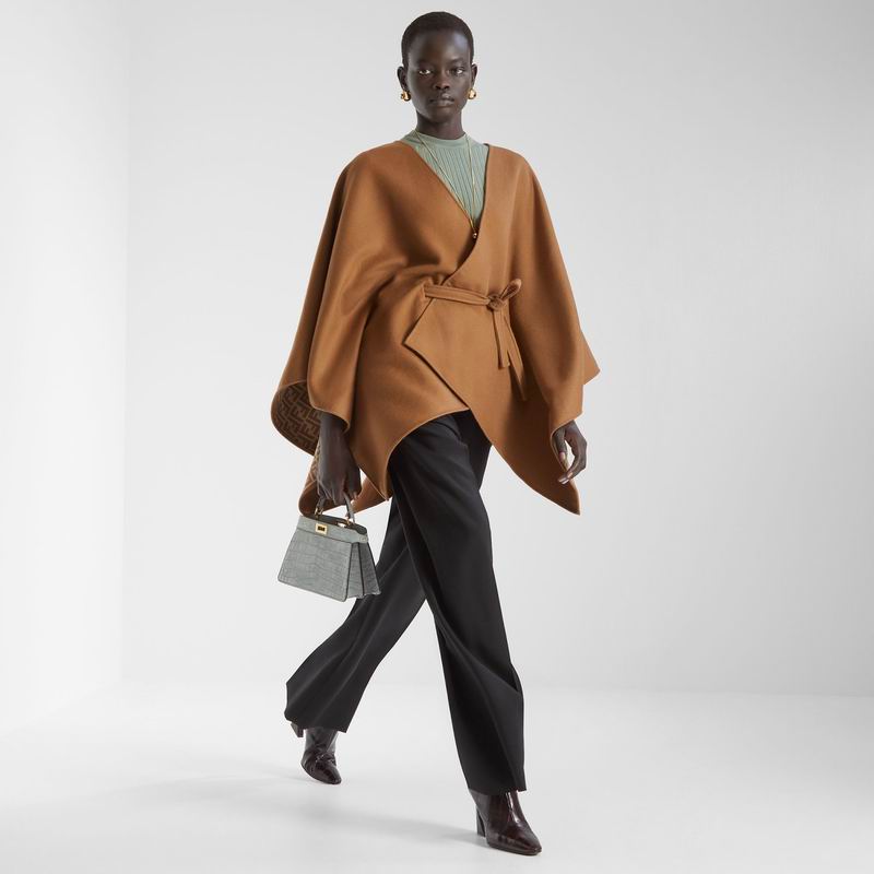 Fendi cloak E19 (18)