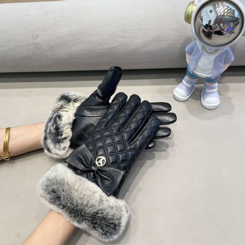 LV Gloves M L 138 (1)