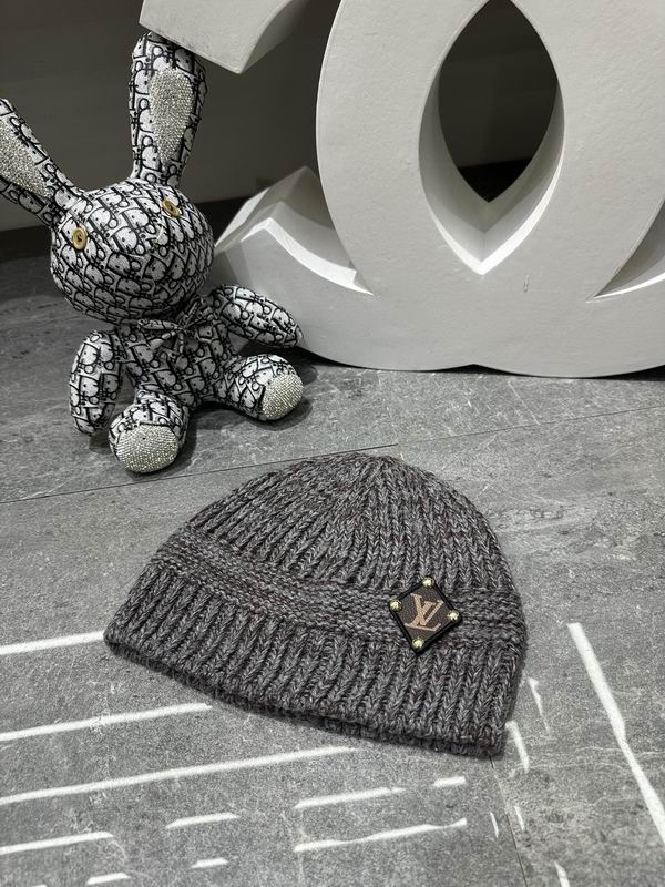 LV Hat dx (1582)