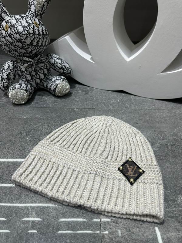 LV Hat dx (1589)