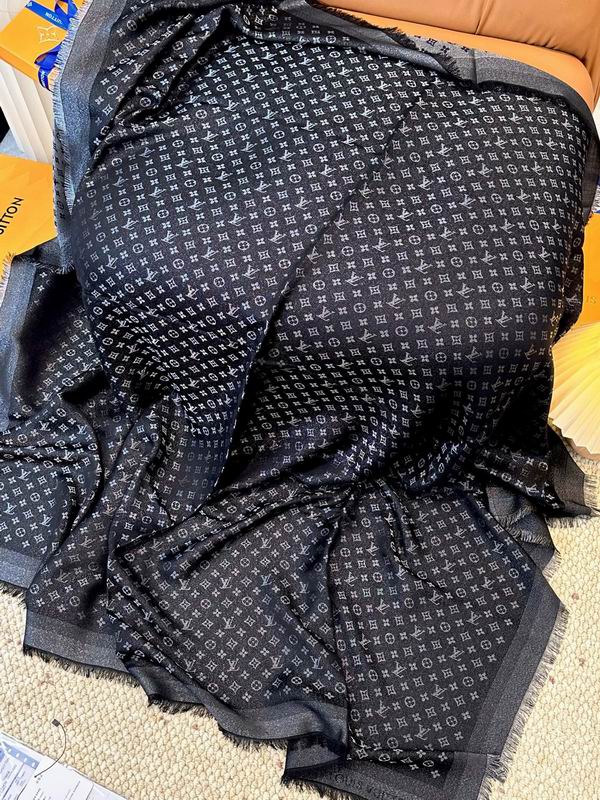 LV Scarf 139X139cm E29 (11)