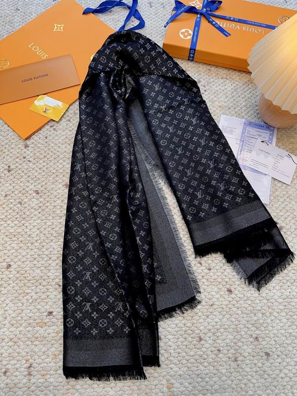 LV Scarf 139X139cm E29 (12)