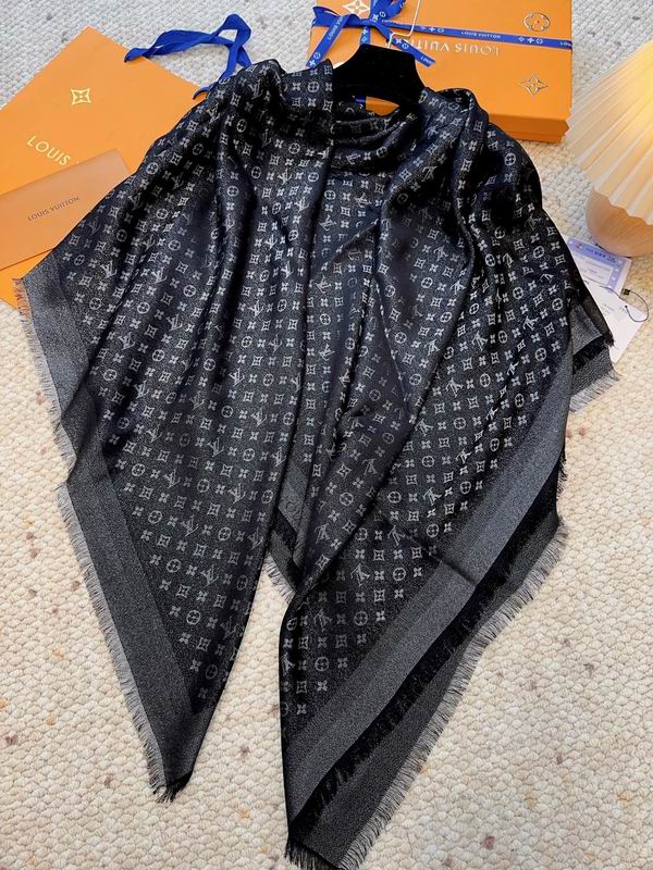 LV Scarf 139X139cm E29 (13)