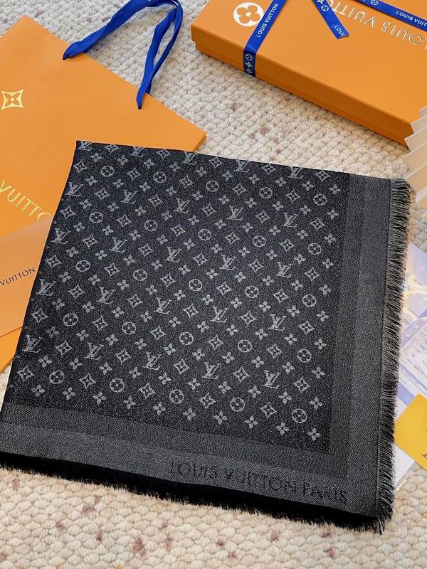 LV Scarf 139X139cm E29 (16)