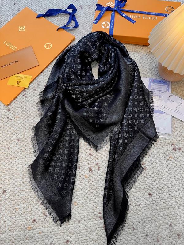 LV Scarf 139X139cm E29 (17)