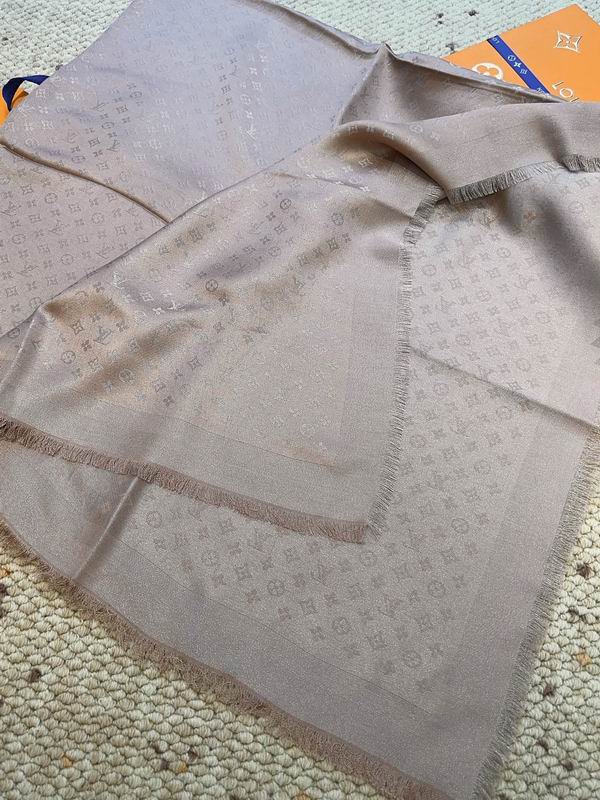 LV Scarf 139X139cm E29 (2)