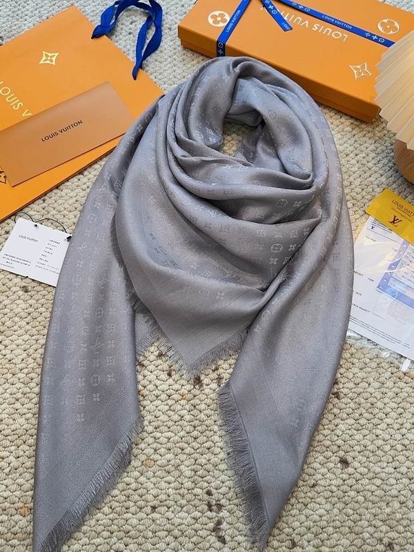 LV Scarf 139X139cm E29 (20)
