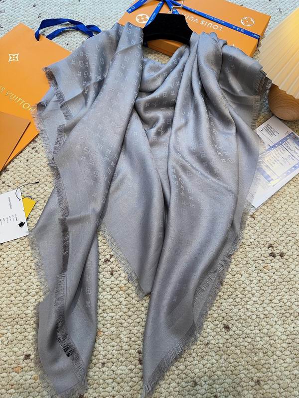 LV Scarf 139X139cm E29 (22)