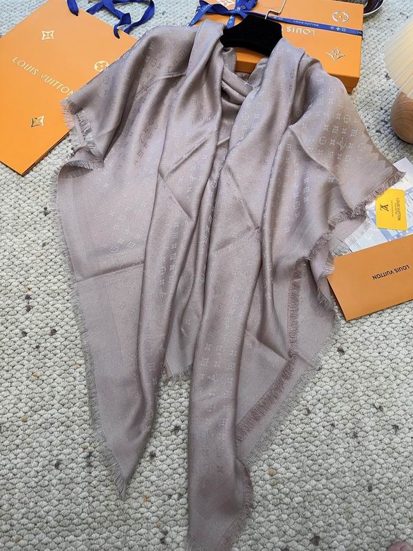 LV Scarf 139X139cm E29 (4)