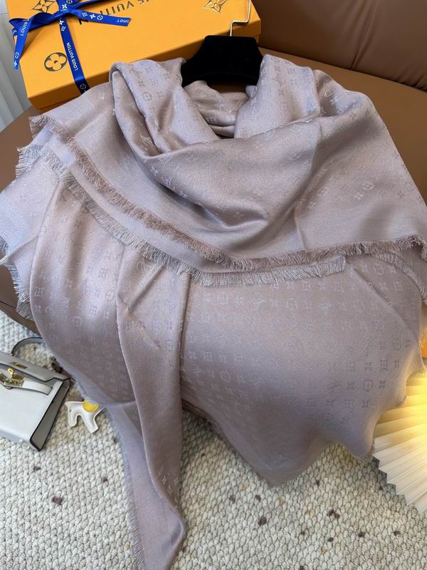 LV Scarf 139X139cm E29 (5)