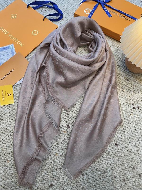 LV Scarf 139X139cm E29 (8)