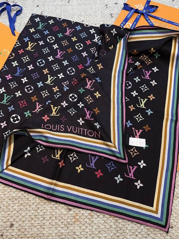 LV Scarf 140X140cm 70%羊绒30%真丝 E27 (12)