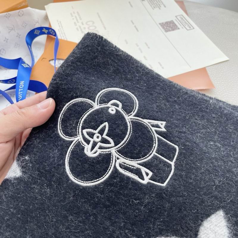 LV Scarf 191X46cm E10 (1)