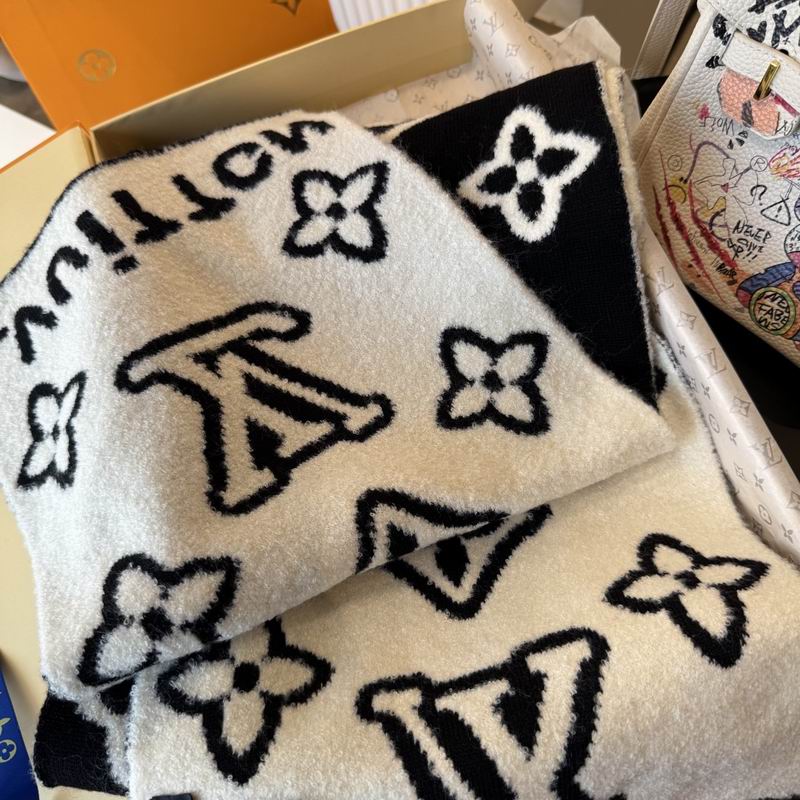 LV Scarf 30X180cm E20 (1)