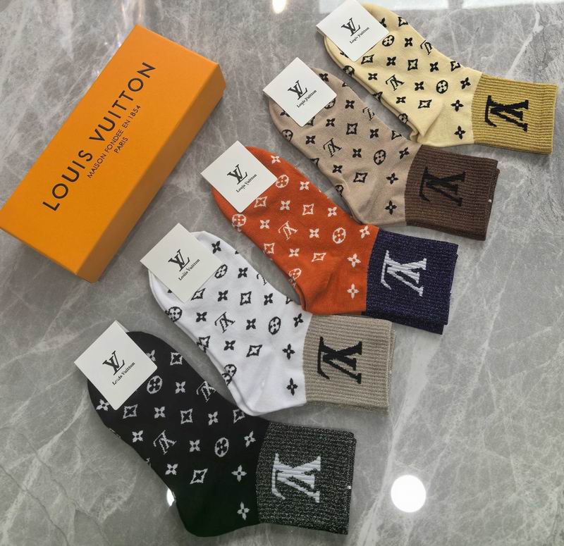 LV Socks (3)