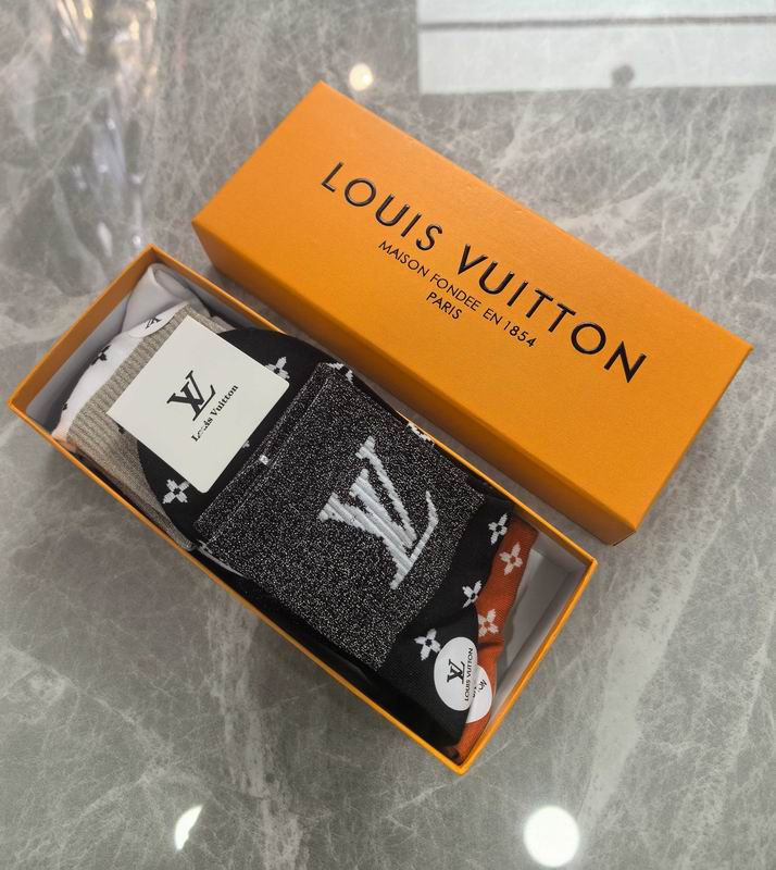 LV Socks (4)