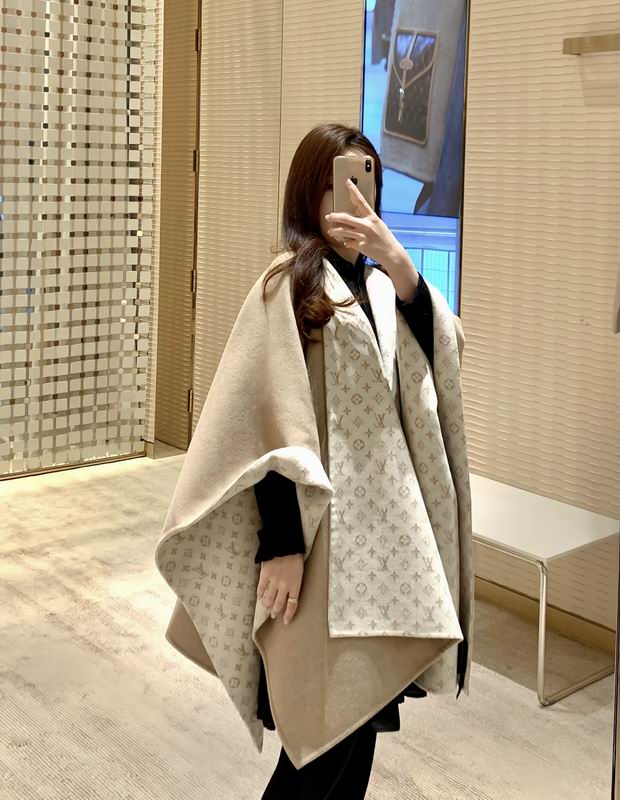 LV cloak E18 (1)