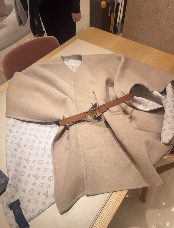 LV cloak E18 (3)